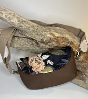 Elegante Crossbodytasche OhLilli - florales Design und Lederoptik für den Alltag | kleine Umhängetasche aus Kunstleder und Canvas