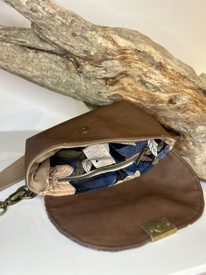 Elegante Crossbodytasche OhLilli - florales Design und Lederoptik für den Alltag | kleine Umhängetasche aus Kunstleder und Canvas – Bild 2