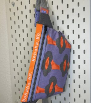 Bauchtasche Quattro aus Canvas mit Pfifferlingen in Neon-Orange