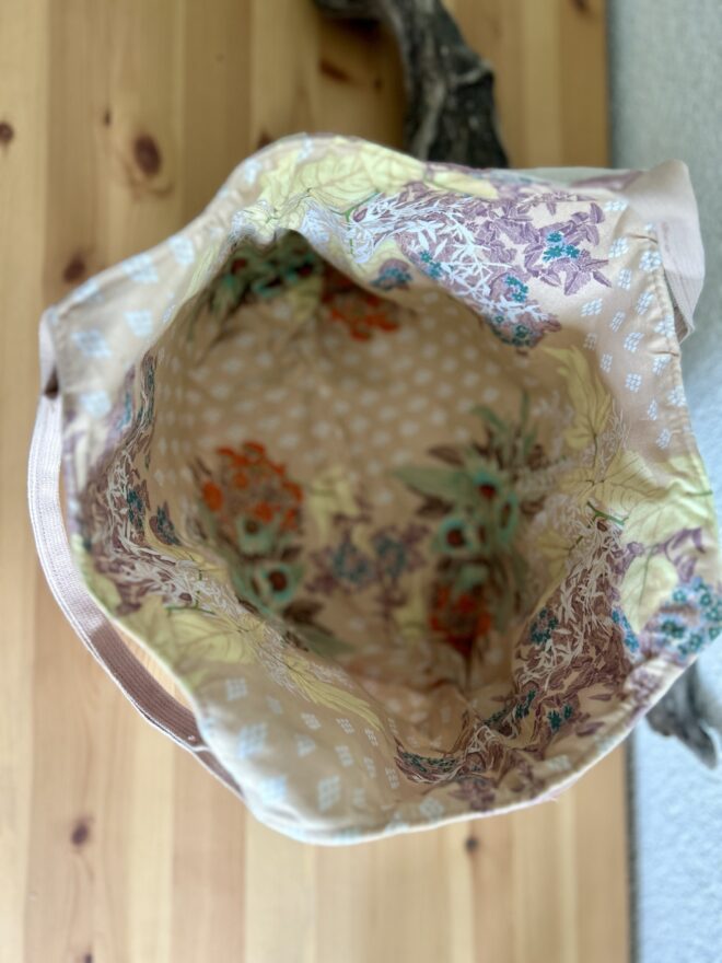 Shopper aus Canvas – Lavender Horizon mit Seitentaschen – Bild 4