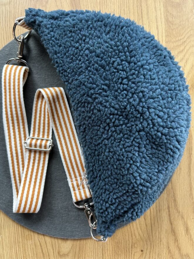 MoonBag LUNA Teddyfell Größe S